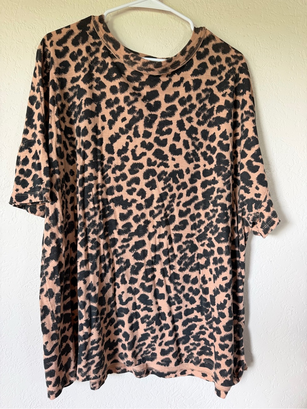 Women’s Oversized Leopard Crewneck TShirt - Picture 1 of 7